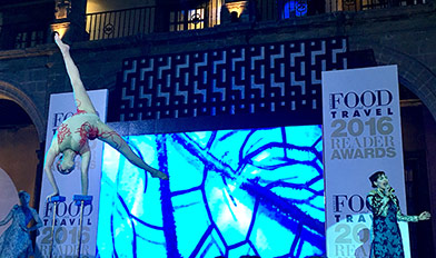 JOYÀ, el show teatral ideado por Cirque du Soleil y Vidanta, cautivó con un acto sorpresa a los asistentes de los Food and Travel Reader Awards 2016, que reconoce a lo mejor en la industria de los viajes y la gastronomía de México y el mundo.